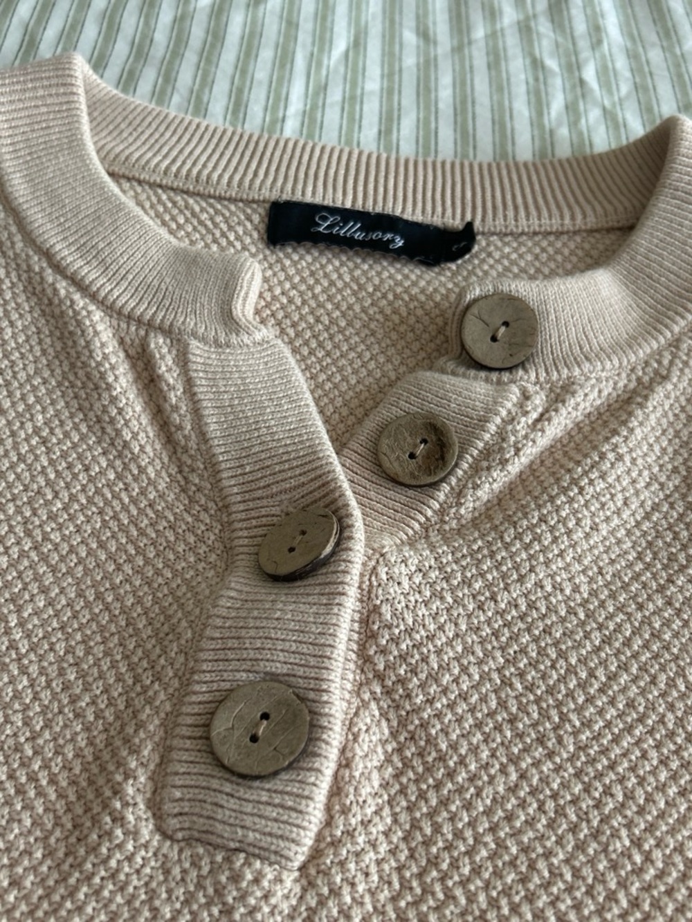EUC Women's Long Sleeve Henley Top in Cream - Picture 3 of 4